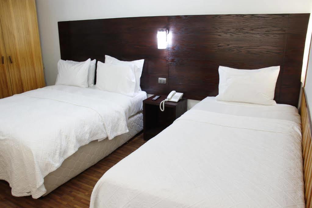 Hl Hotel Low Cost Santiago Ngoại thất bức ảnh